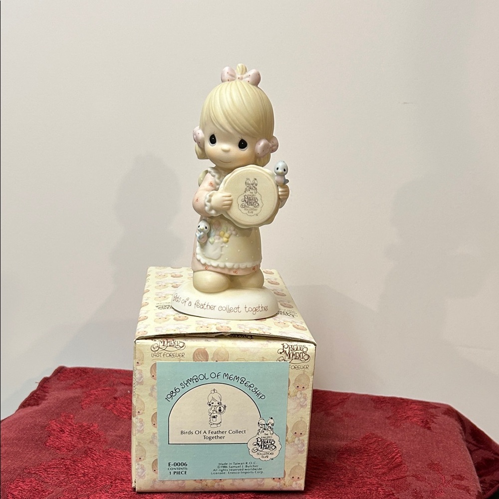 1986 Precious Moments Ceramic Girl Figurine BIRDS OF A FEATHER COLLECT TOGETHER‎